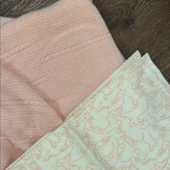 Lot of baby blankets and mattress pads - Picture 4 of 4